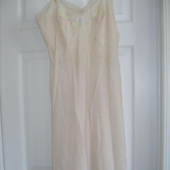 Vintage Corhan Noumair slip, cream, Sz S - Picture 1 of 3